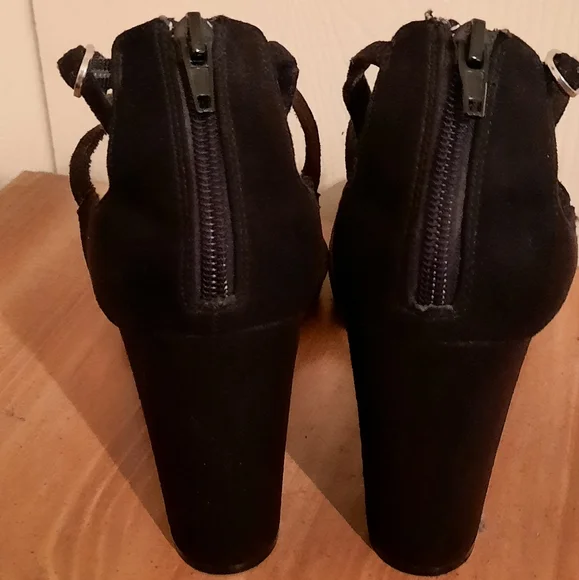 Christian Siriano Black Heels - Picture 3 of 4